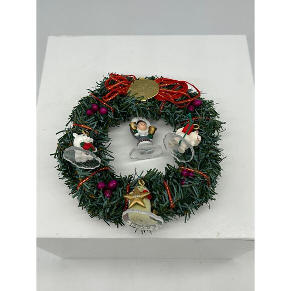 Hallmark Keepsake "Little Frosty Friends" Wreath with Ornaments Set - Picture 3 of 9